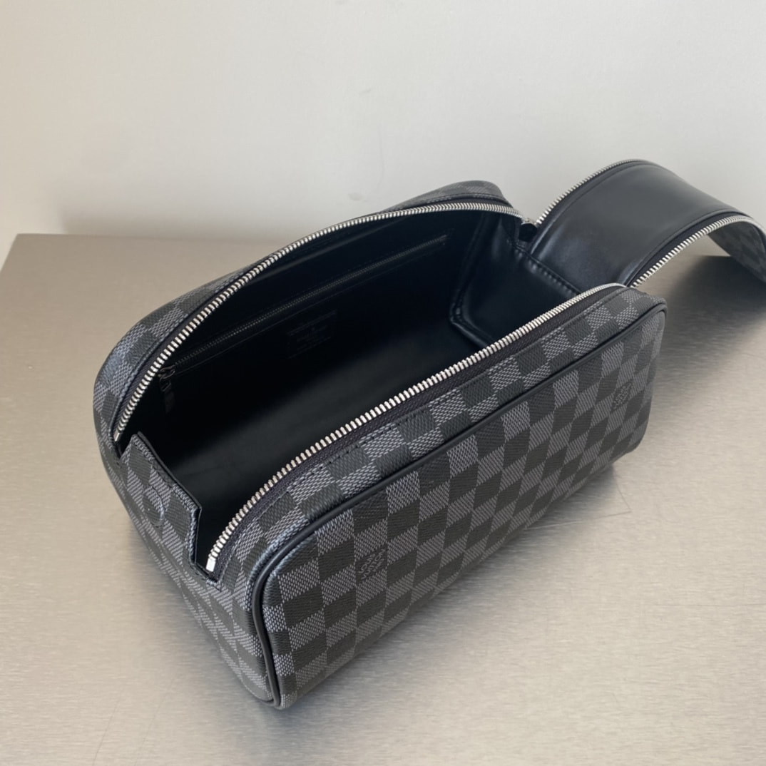   LUIS VUIN Dopp Kit (,  7)