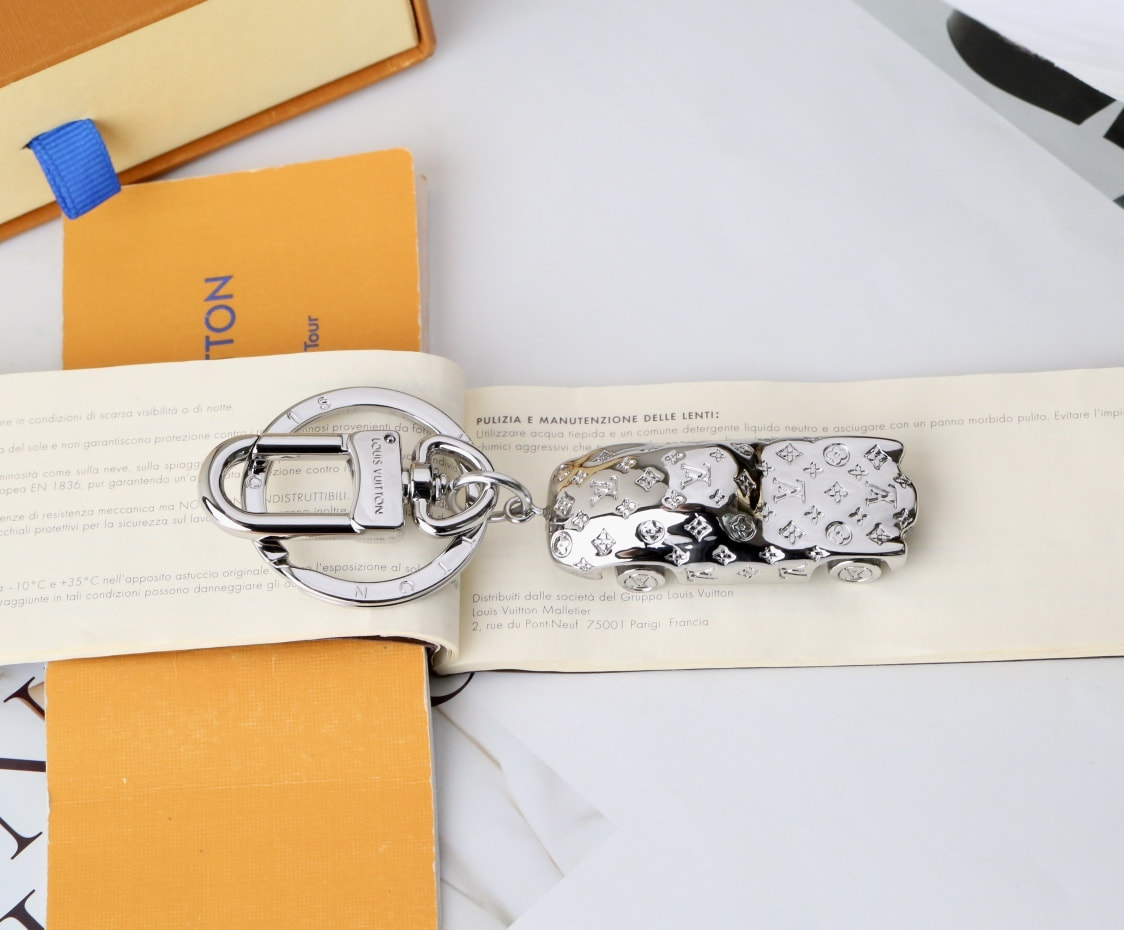 ������ L�UIS VUI���N (����, ��� 3)