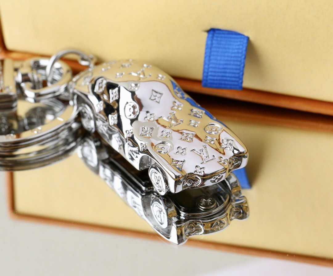 ������ L�UIS VUI���N (����, ��� 9)