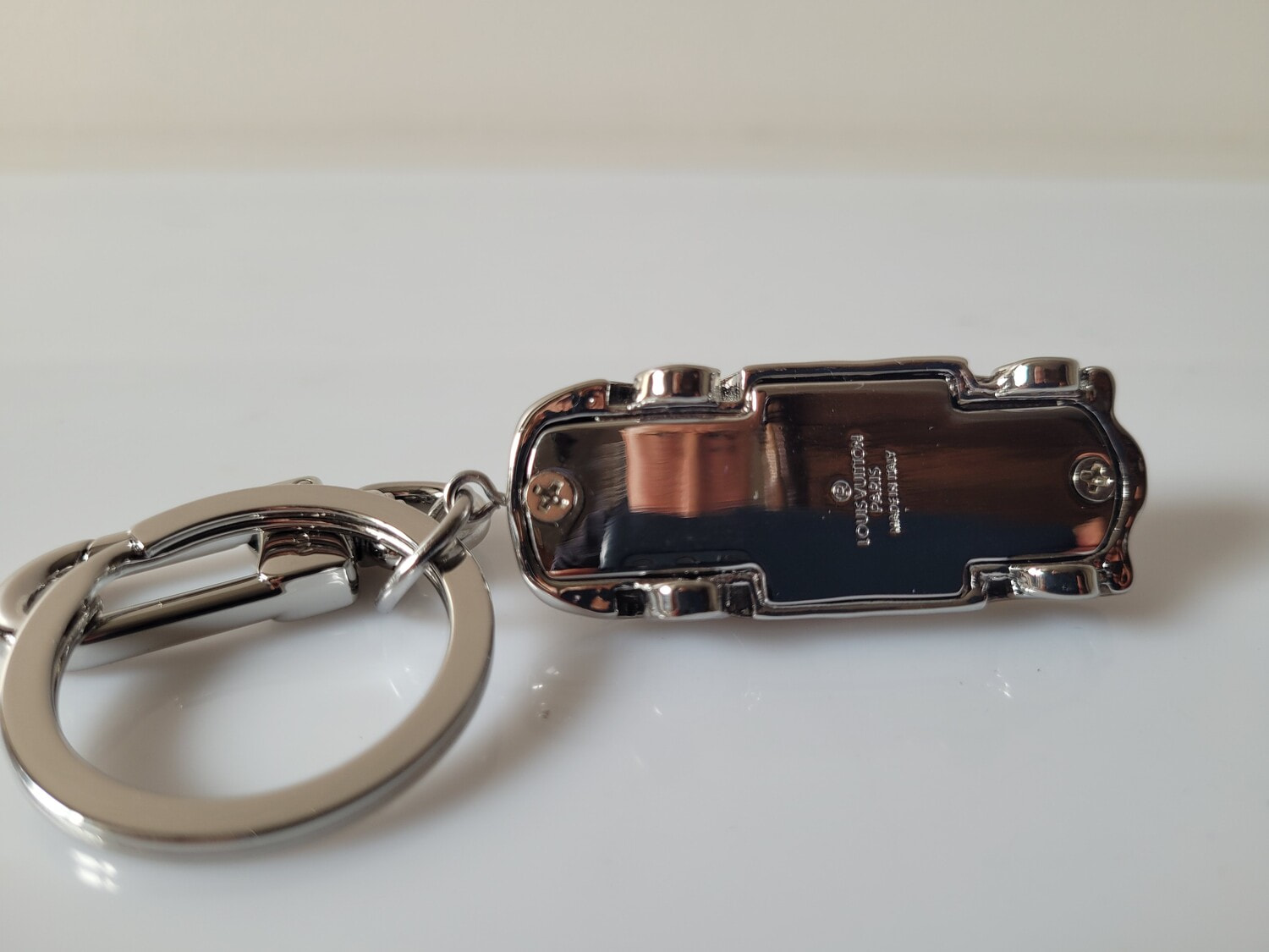 ������ L�UIS VUI���N (����, ��� 10)