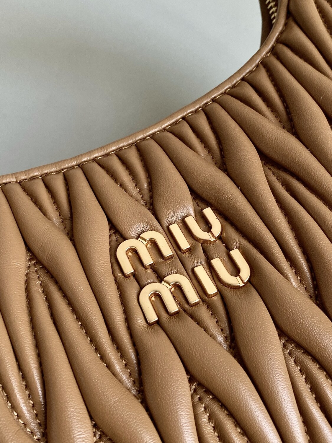   MIU MIU Wander Hobo (,  6)