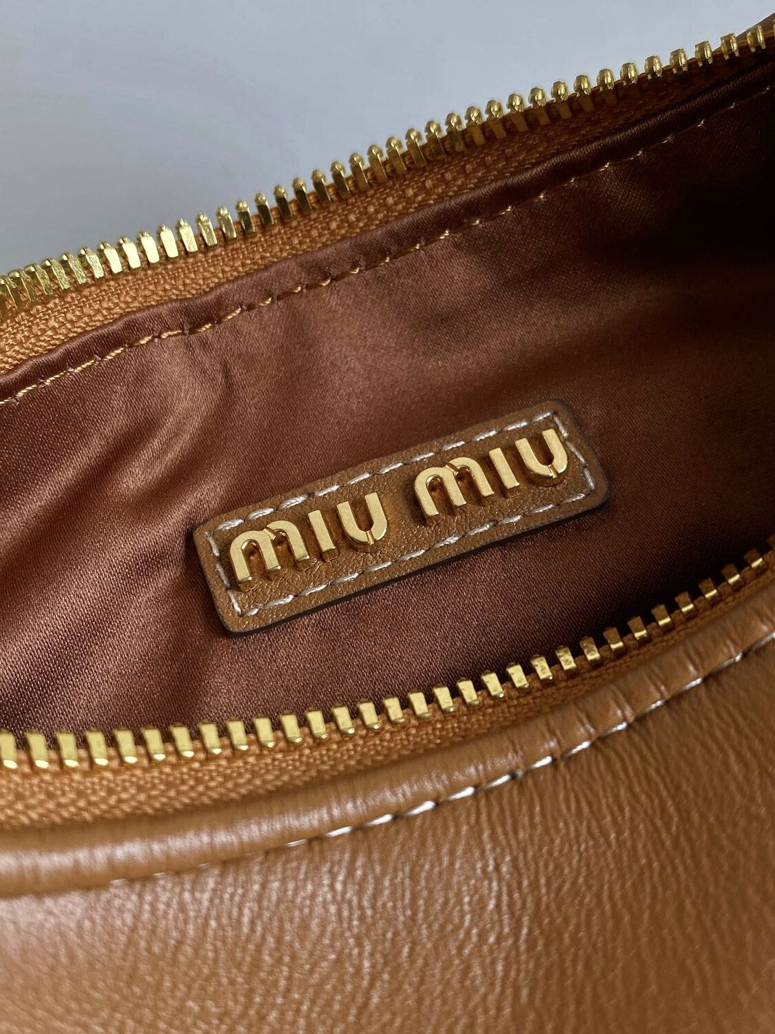   MIU MIU Wander Hobo (,  7)