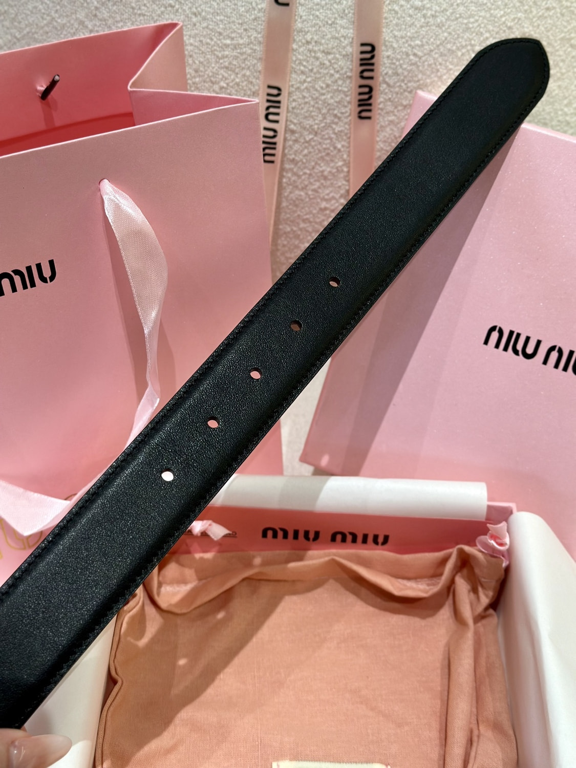   MIU MIU (,  6)