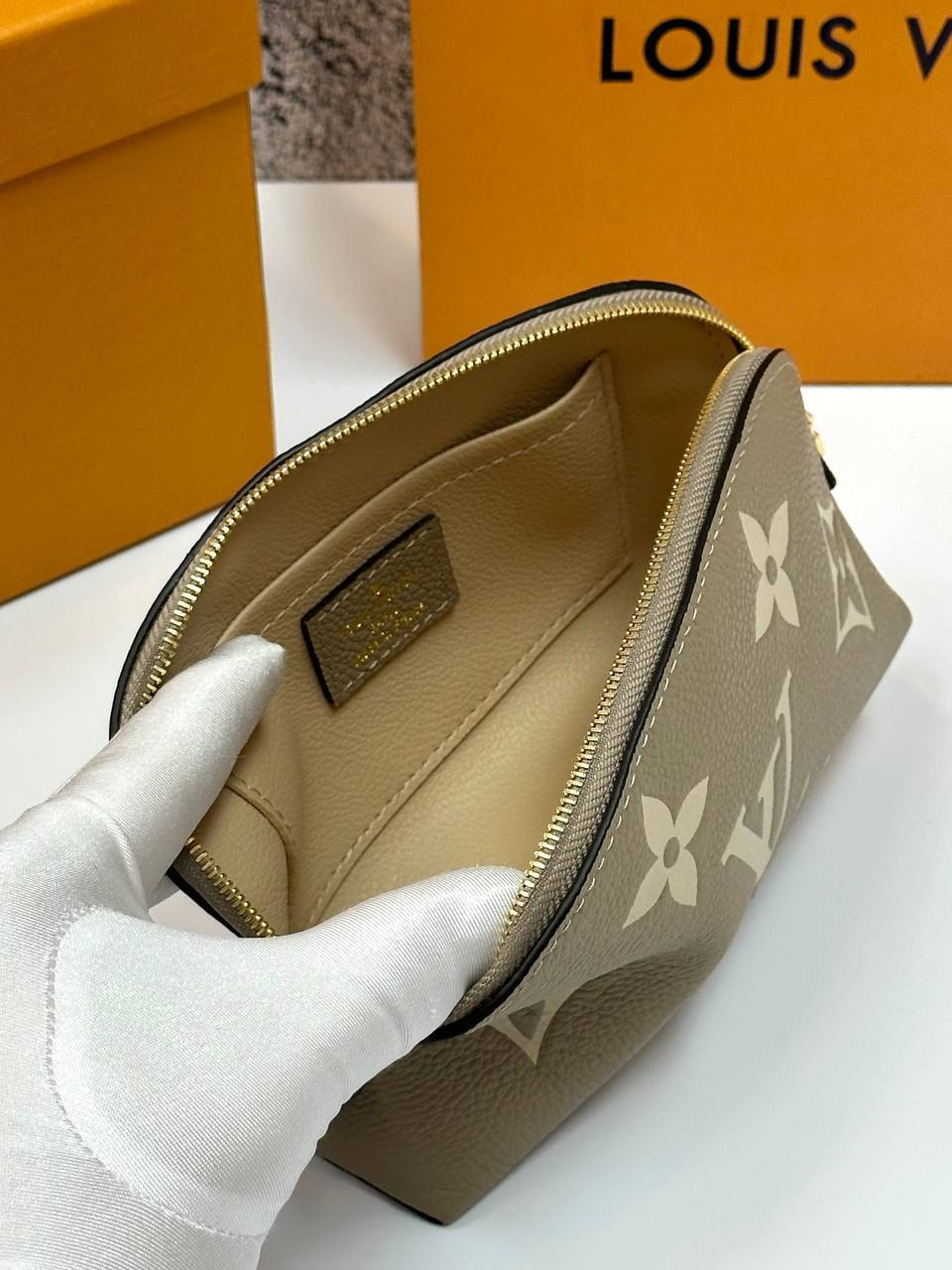  ( -) LUIS VUIN Cosmetic Pouch (,  6)