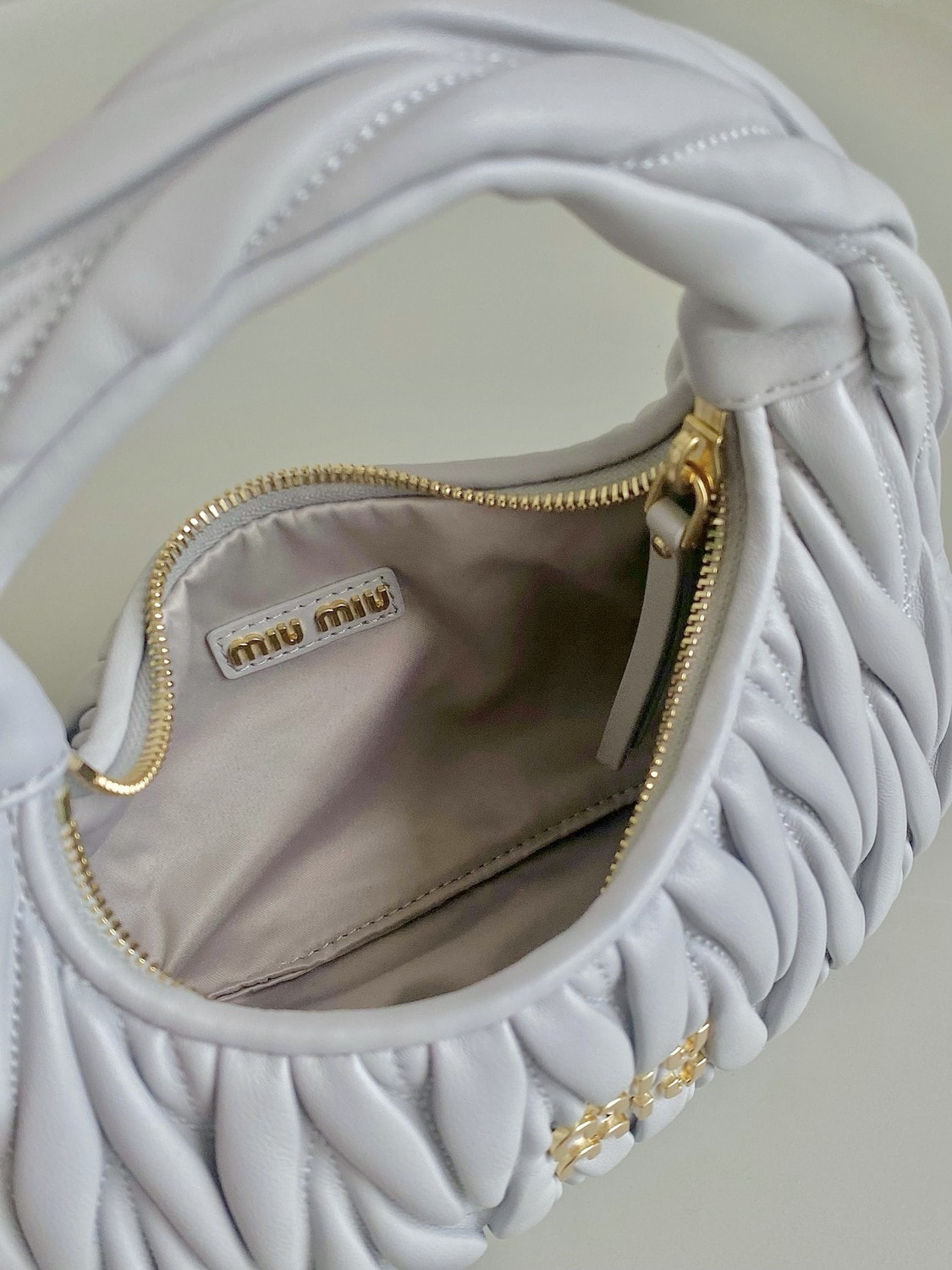    MIU MIU Wander Hobo (,  6)