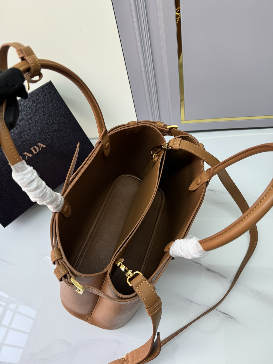       RD Buckle leather handbag with double belt (,  8)