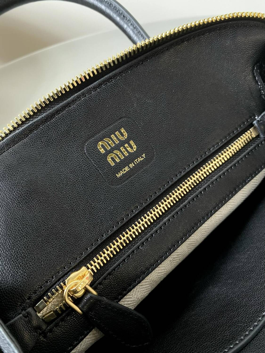   MIU MIU Aventure (,  8)