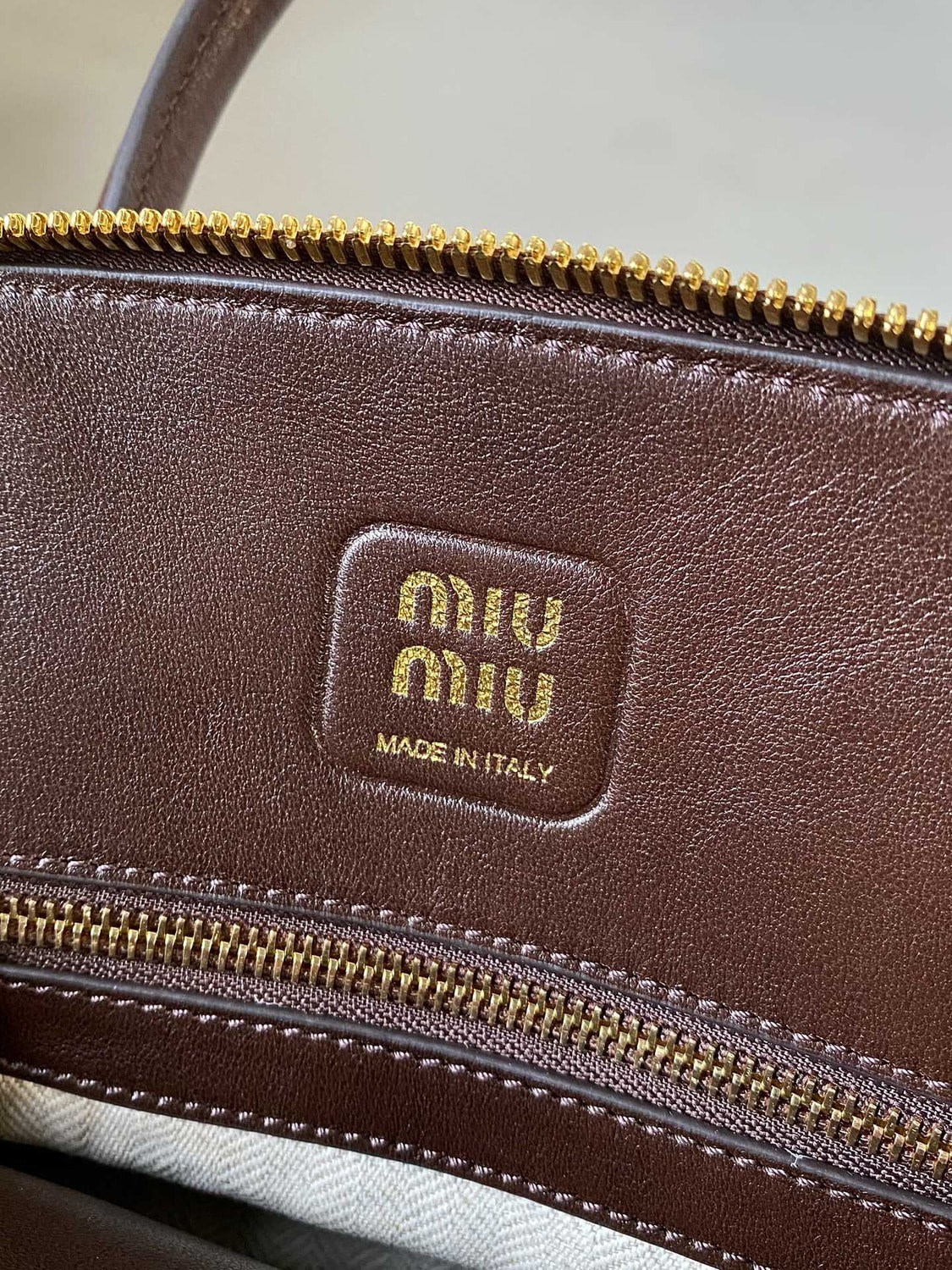   MIU MIU Aventure (,  8)