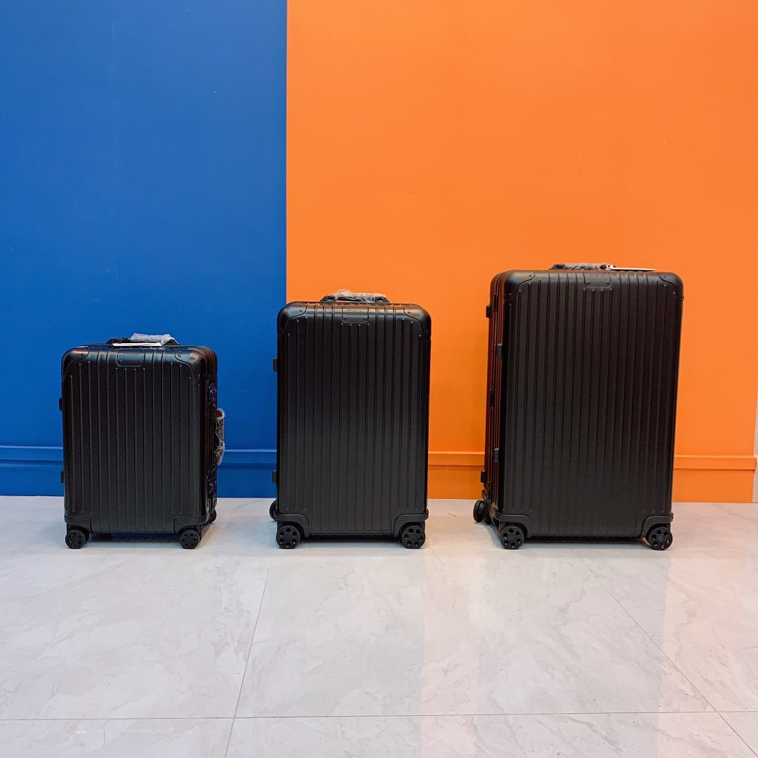   RIMOWA (,  1)