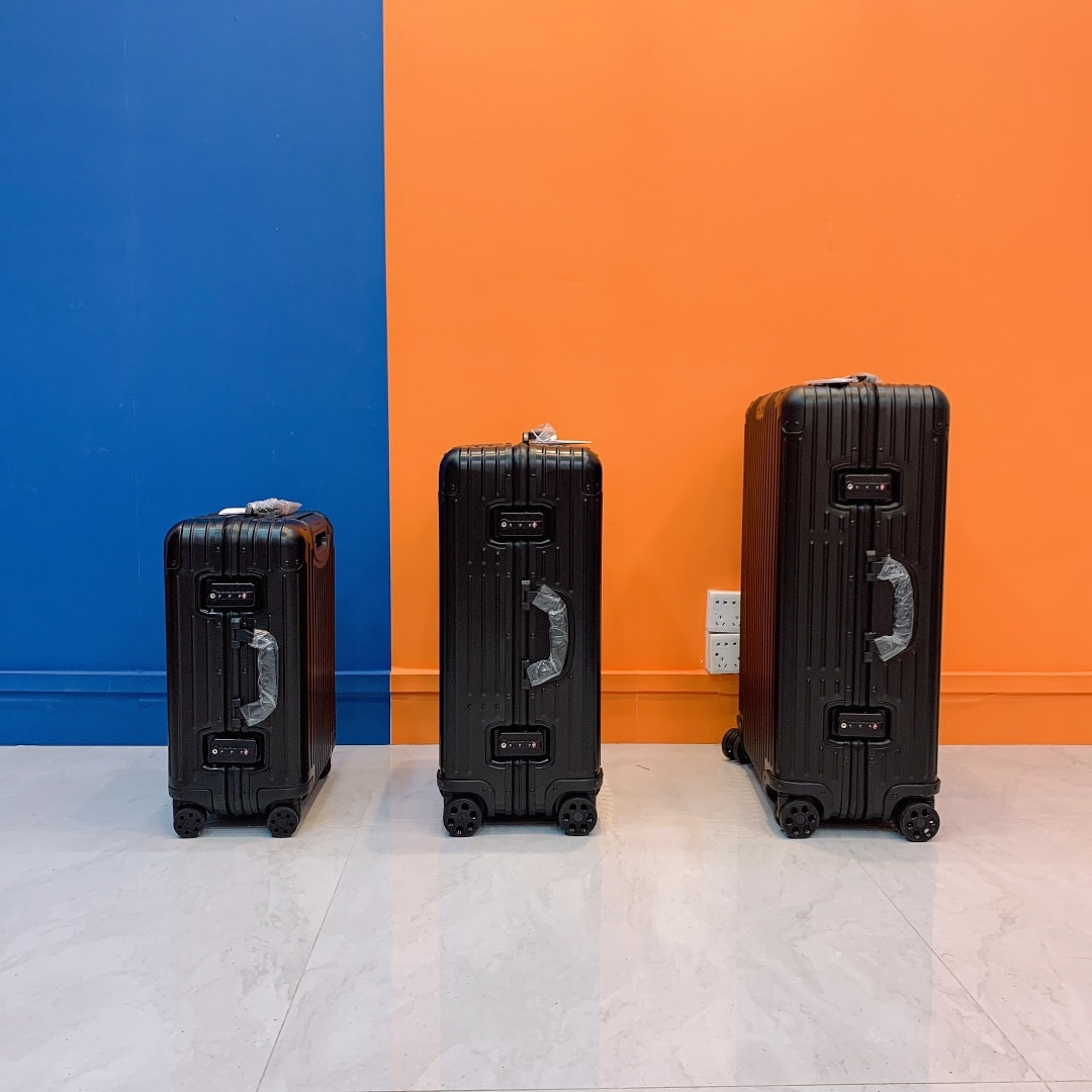   RIMOWA (,  2)
