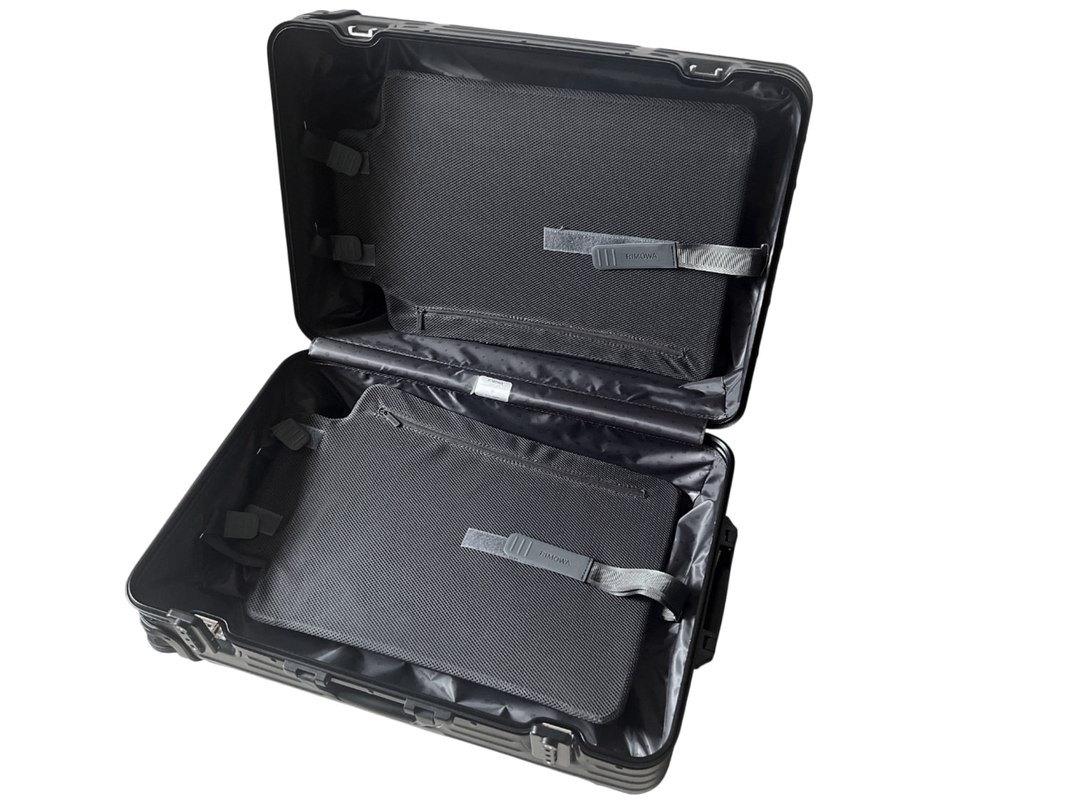  RIMOWA (,  7)