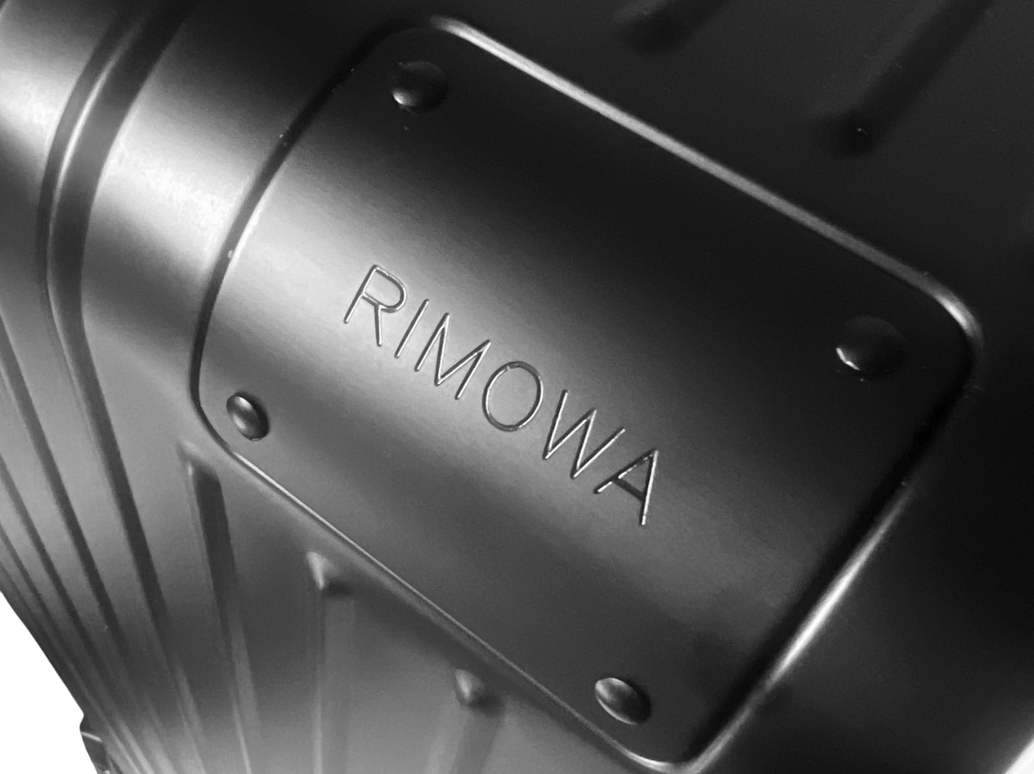   RIMOWA (,  17)