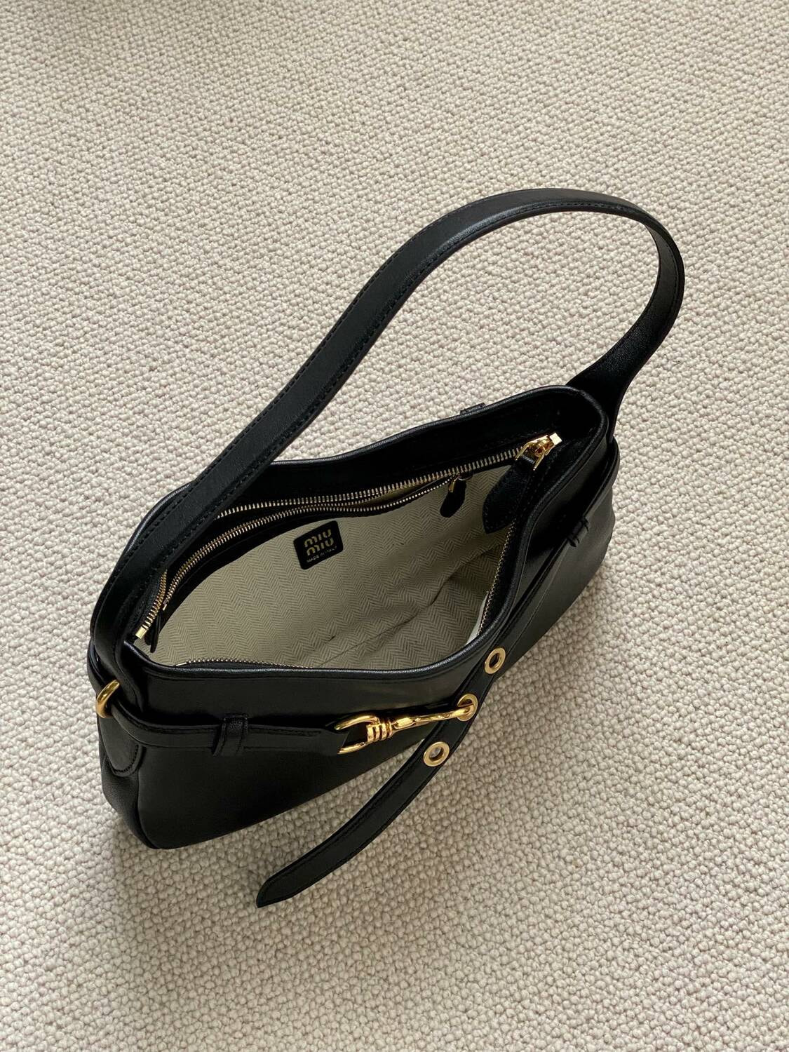   MIU MIU Aventure (,  3)
