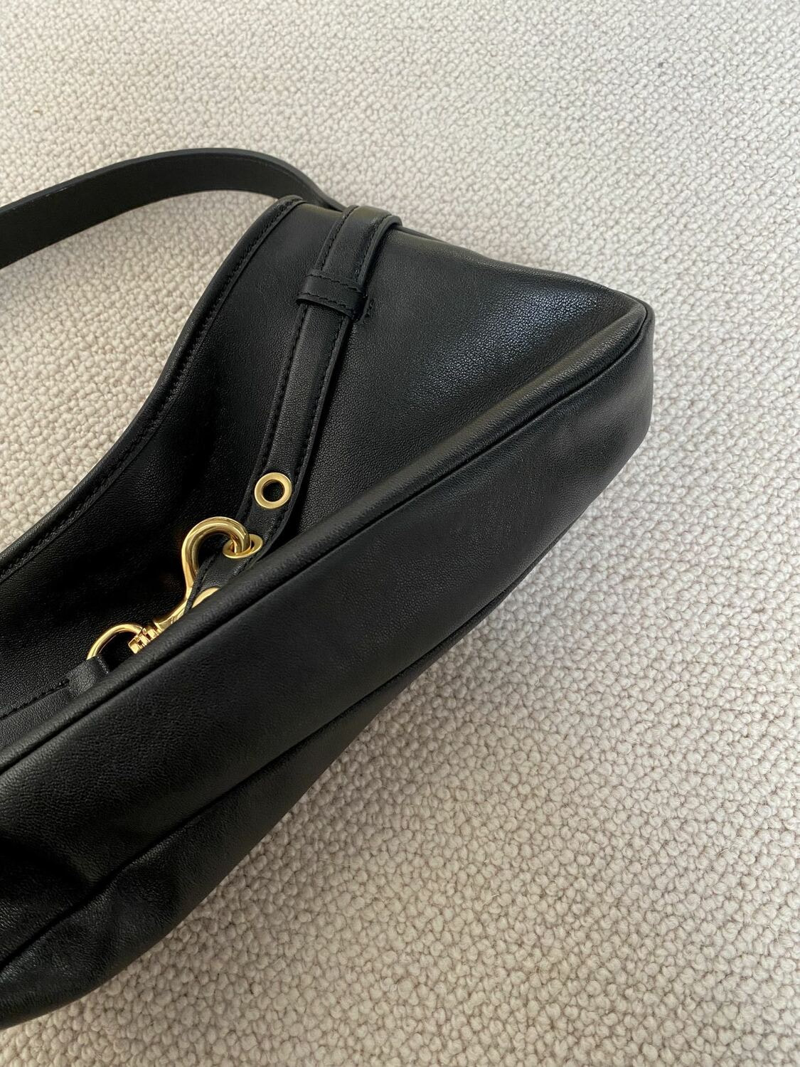   MIU MIU Aventure (,  5)
