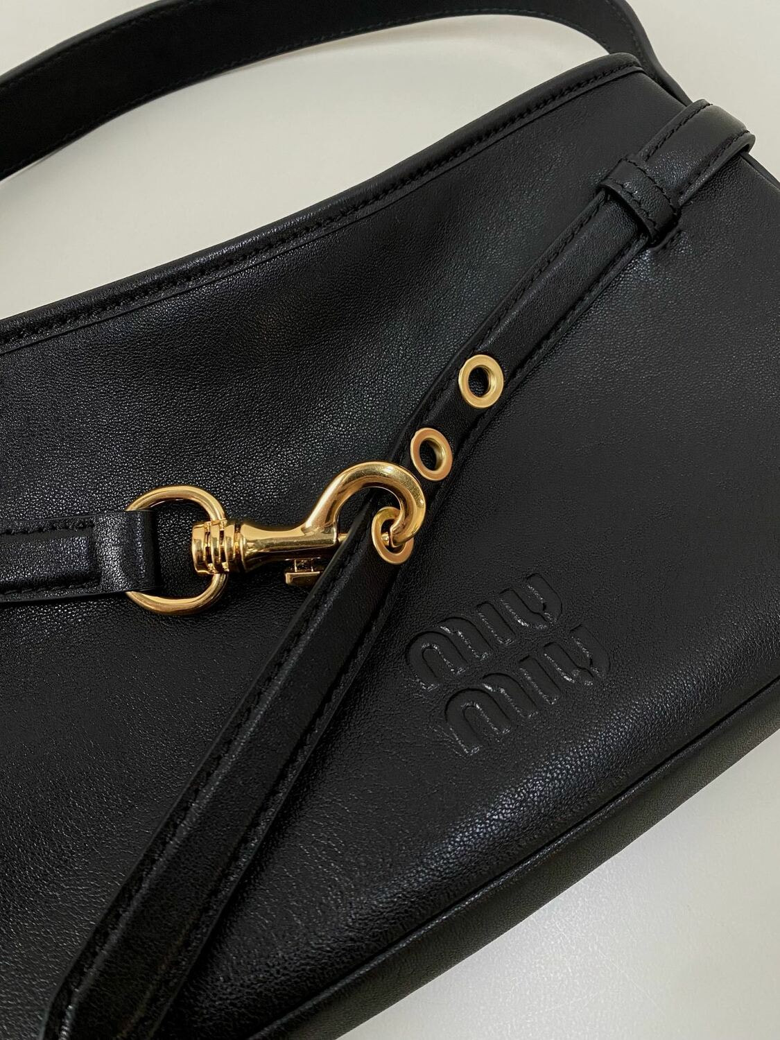   MIU MIU Aventure (,  8)