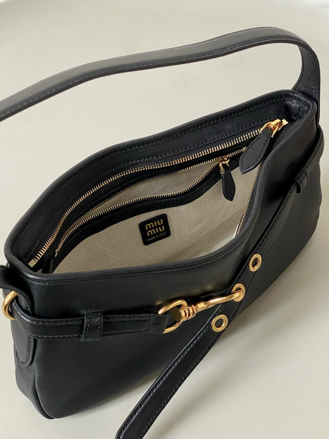   MIU MIU Aventure (,  11)