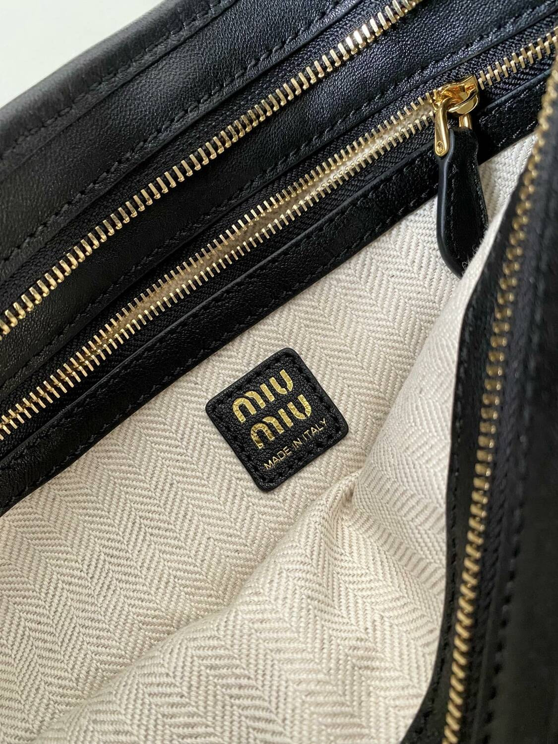   MIU MIU Aventure (,  12)