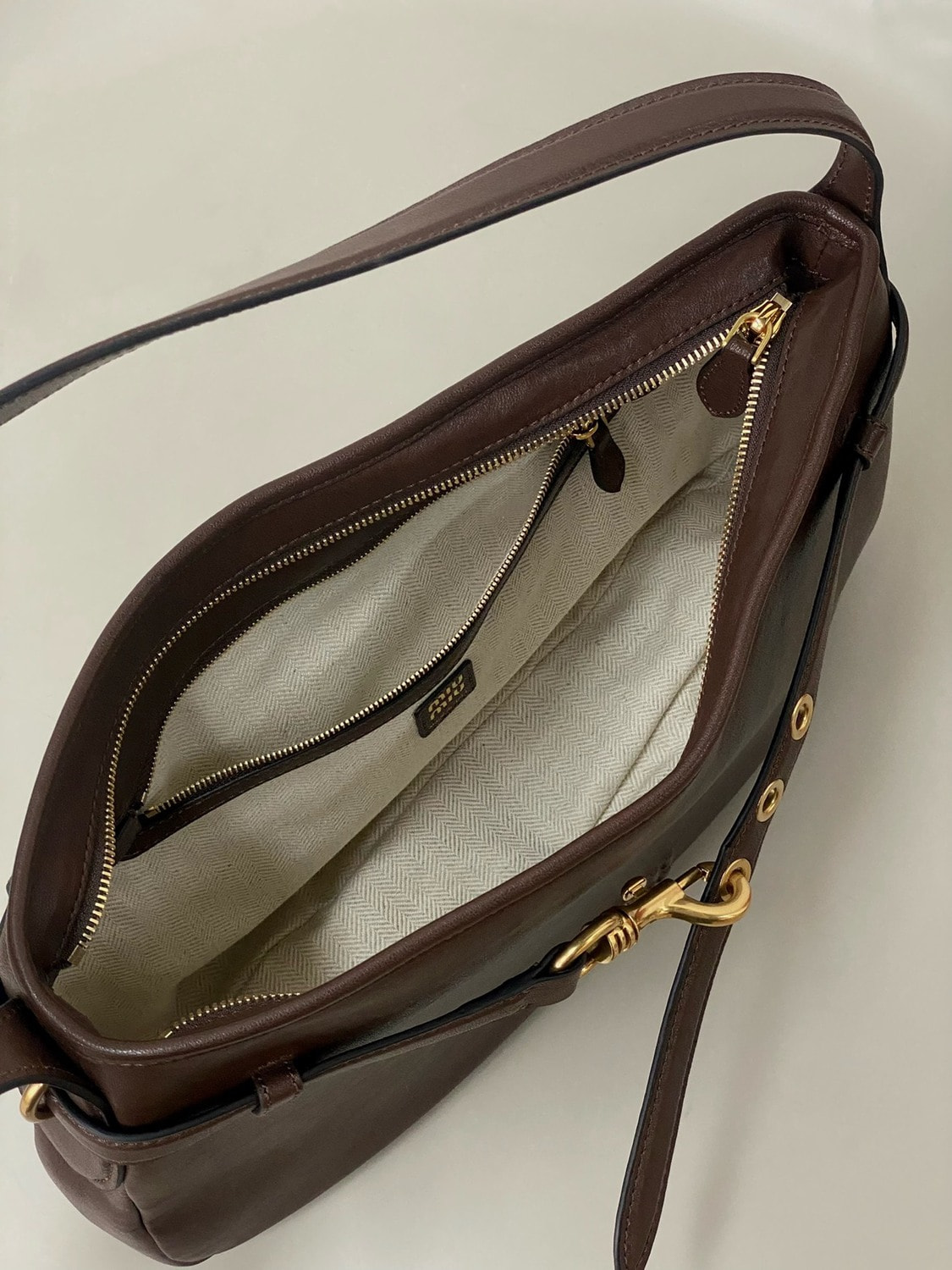    MIU MIU Aventure (,  7)