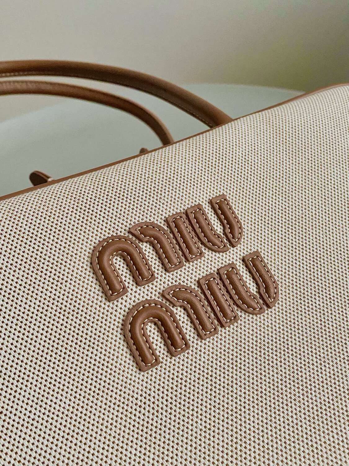  MIU MIU Beau (,  4)