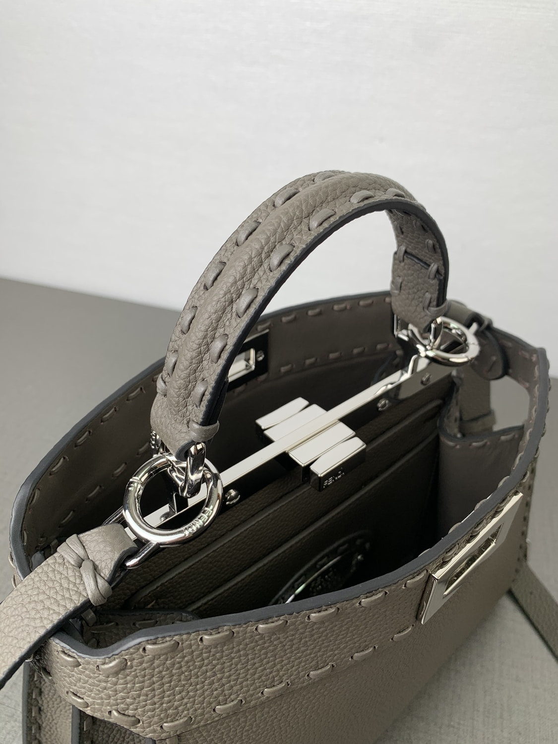      FNDI Peekaboo (,  4)
