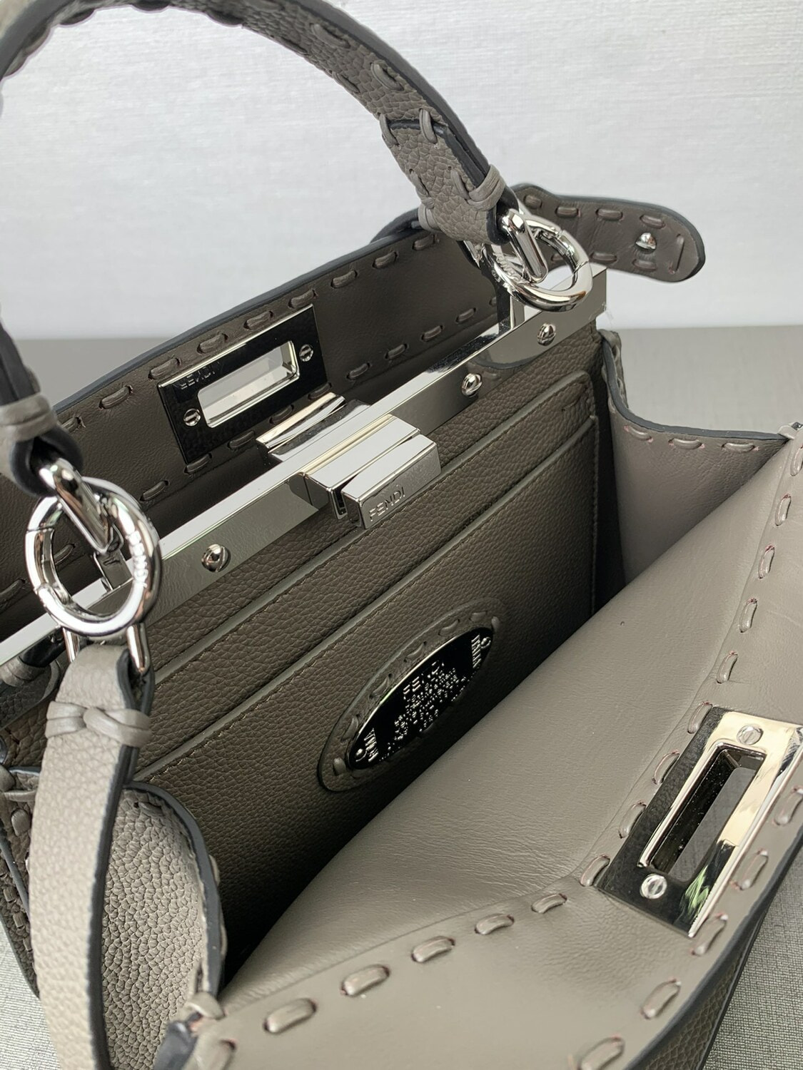      FNDI Peekaboo (,  5)