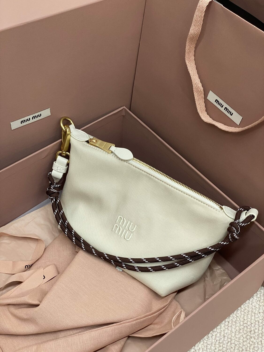   MIU MIU (,  6)
