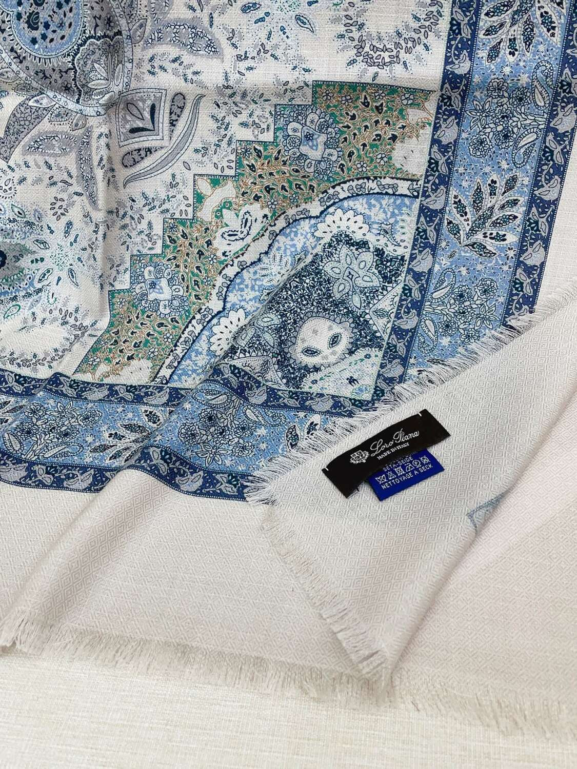   Loro Piana (,  3)