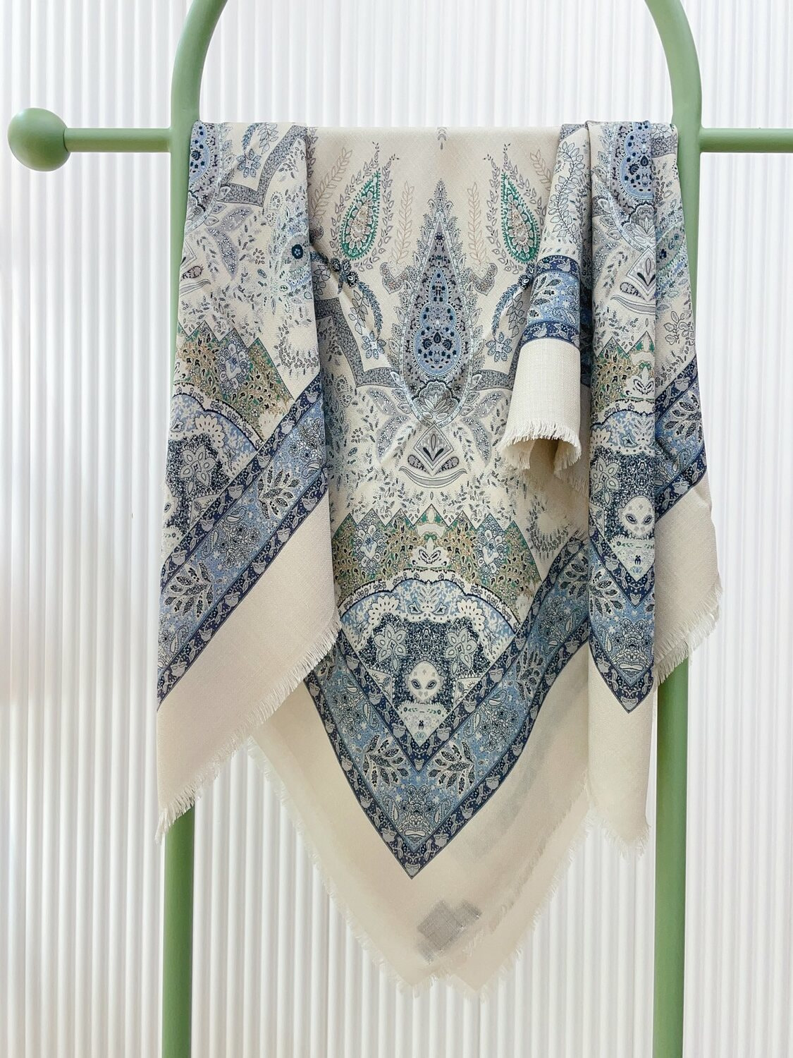   Loro Piana (,  5)
