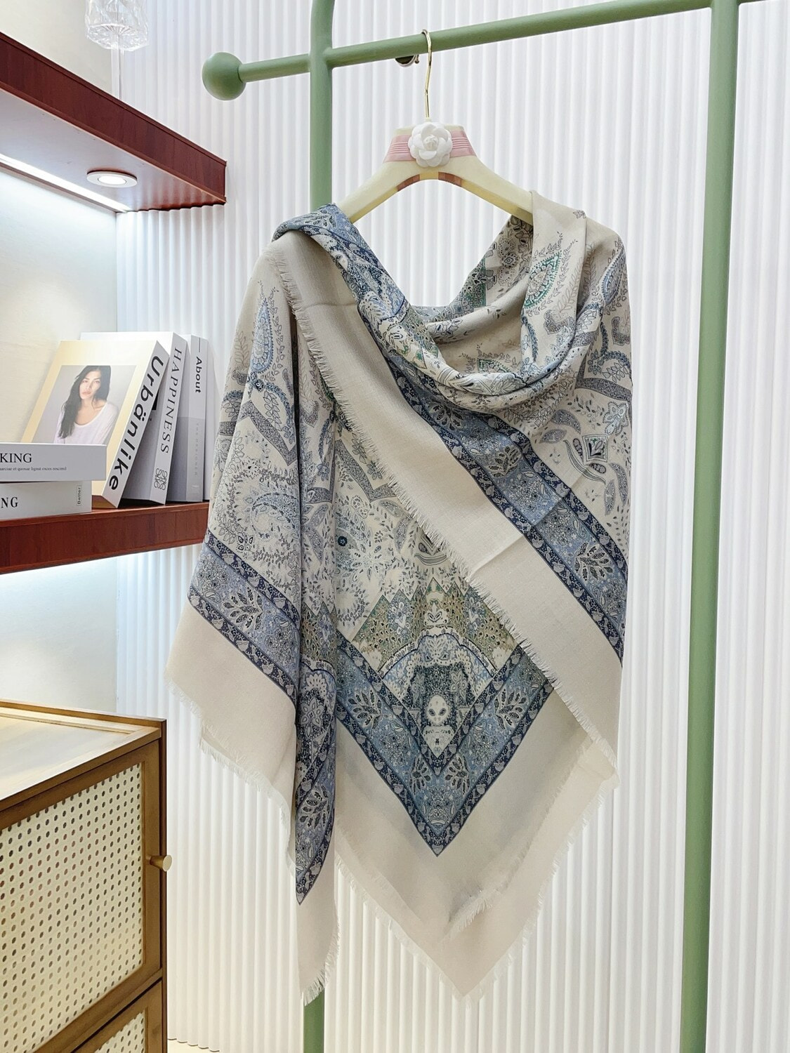   Loro Piana (,  6)