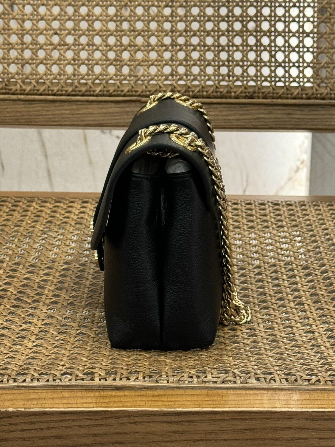   LIN VICTOIRE (,  2)