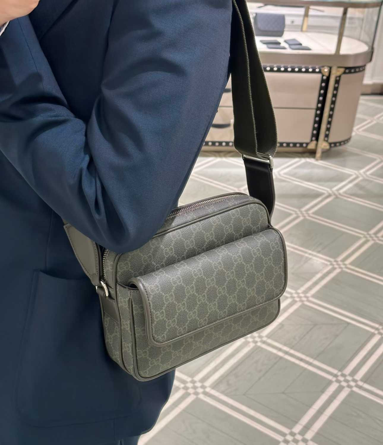   GUI OPHIDIA SMALL CROSSBODY BAG 2025 (,  8)