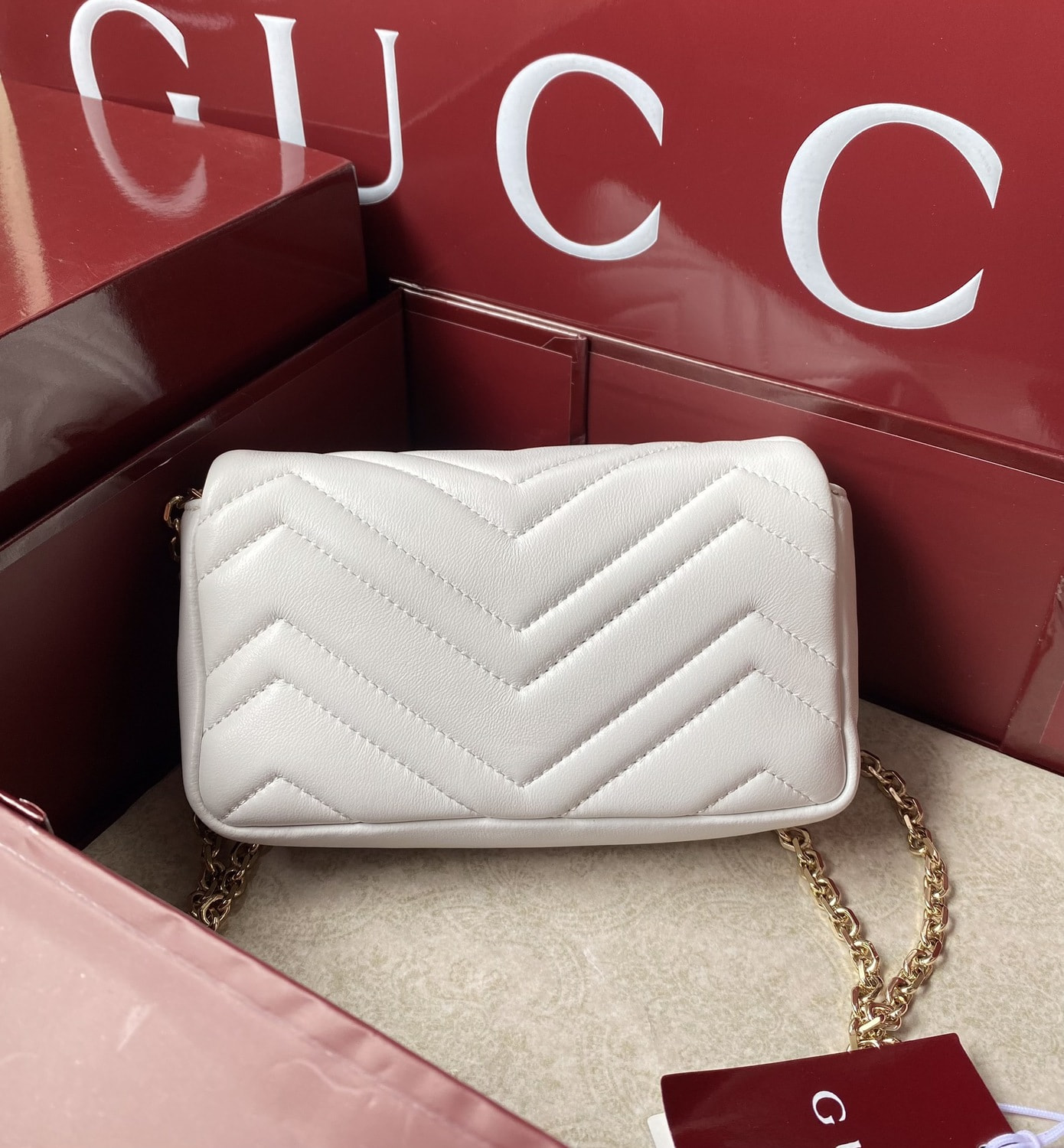 Сумка женская из натуральной кожи белая GUССI (вид 1) Сумка женская из натуральной кожи белая GUССI (фото, вид 1)