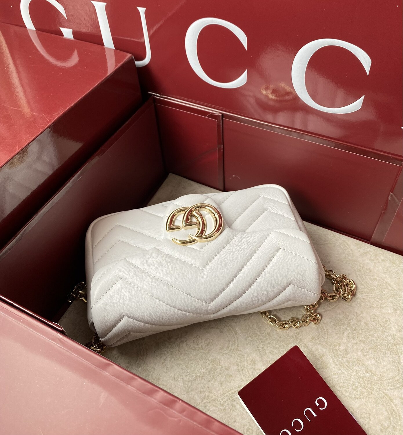 Сумка женская из натуральной кожи белая GUССI (вид 2) Сумка женская из натуральной кожи белая GUССI (фото, вид 2)