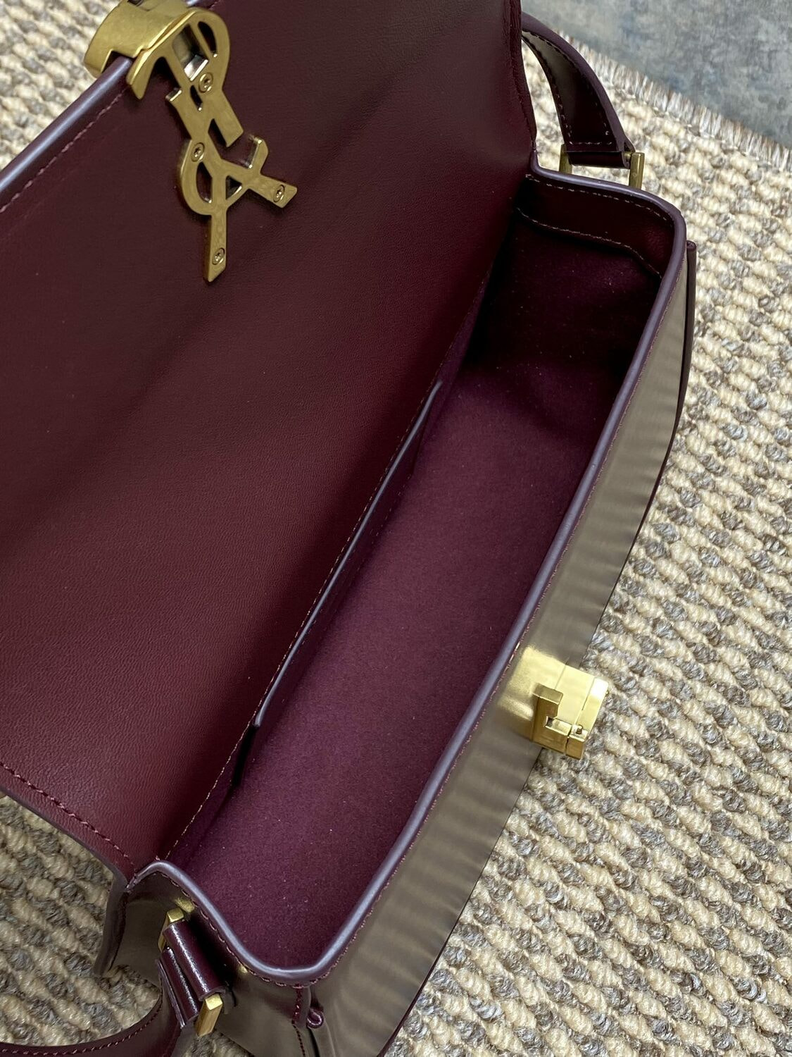 Сумка женская бордовая SАINТ LАURЕNТ Solferino Box (вид 8) Сумка женская бордовая SАINТ LАURЕNТ Solferino Box (фото, вид 8)