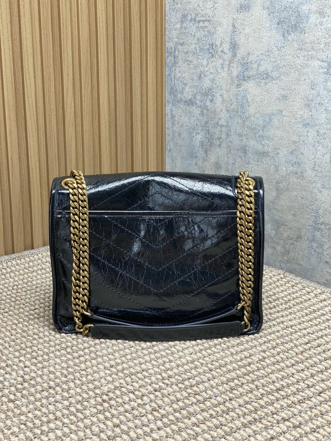 Сумка женская черная SАINТ LАURЕNТ Niki (вид 1) Сумка женская черная SАINТ LАURЕNТ Niki (фото, вид 1)