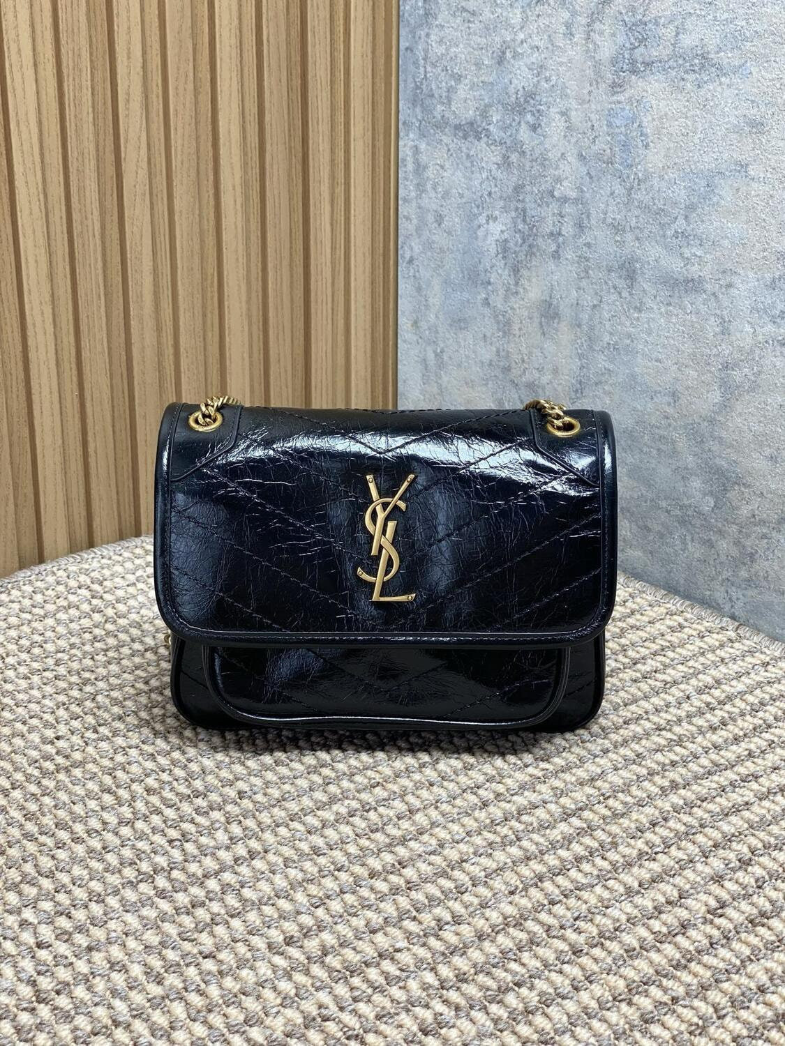 Сумка женская черная SАINТ LАURЕNТ (вид 1) Сумка женская черная SАINТ LАURЕNТ (фото, вид 1)