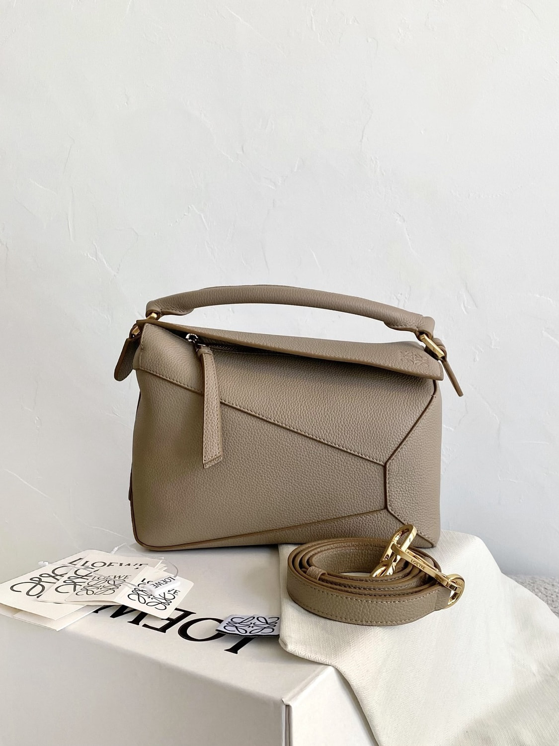 Сумка женская из натуральной кожи бежевая Loewe Puzzle (вид 1) Сумка женская из натуральной кожи бежевая Loewe Puzzle (фото, вид 1)