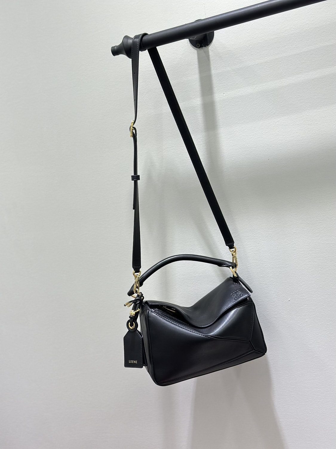 ����� ������� �� ����������� ���� Loewe Puzzle Featherlight (����, ��� 9)