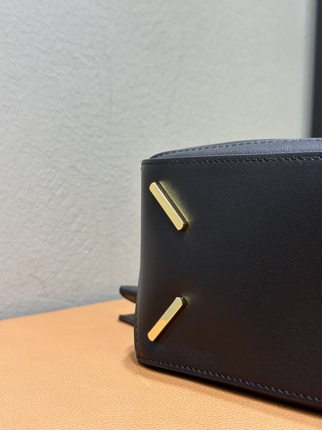 ����� ������� �� ����������� ���� Loewe Puzzle Featherlight (����, ��� 14)