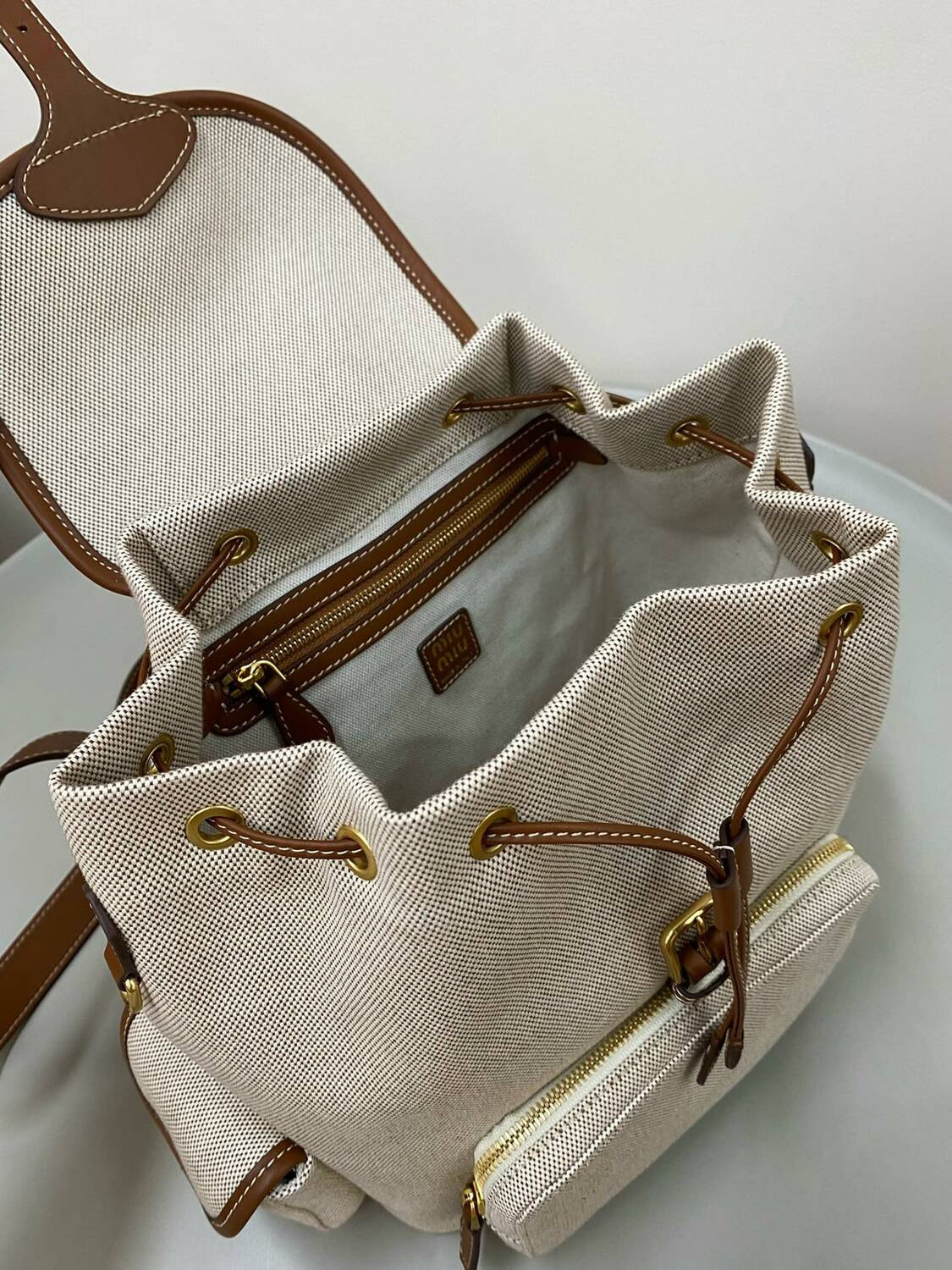 ������ MIU MIU (����, ��� 7)