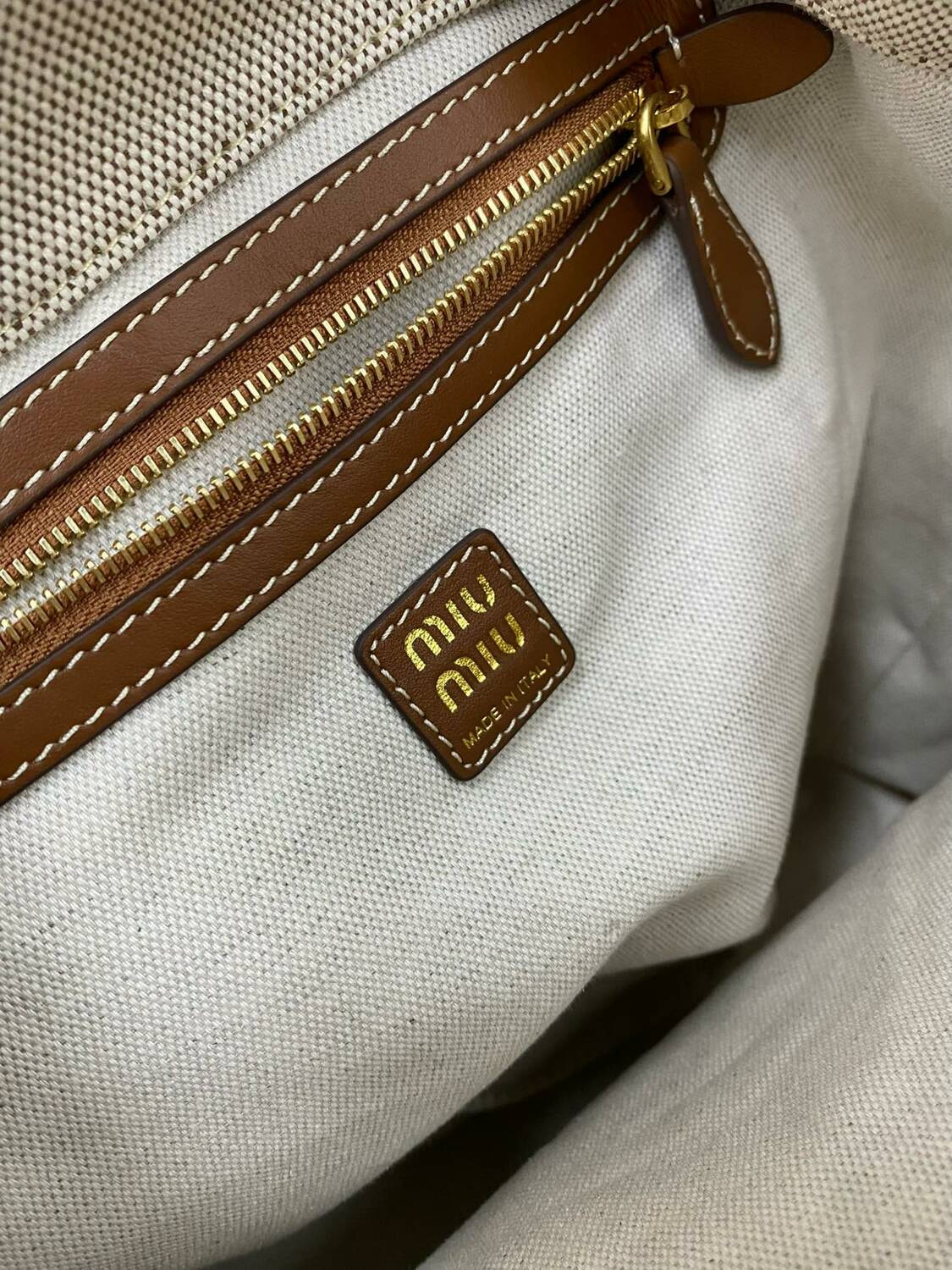 ������ MIU MIU (����, ��� 8)