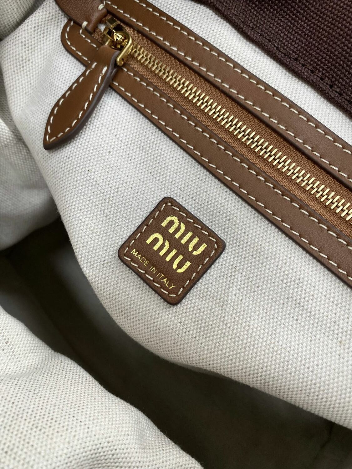 ������ MIU MIU (����, ��� 8)