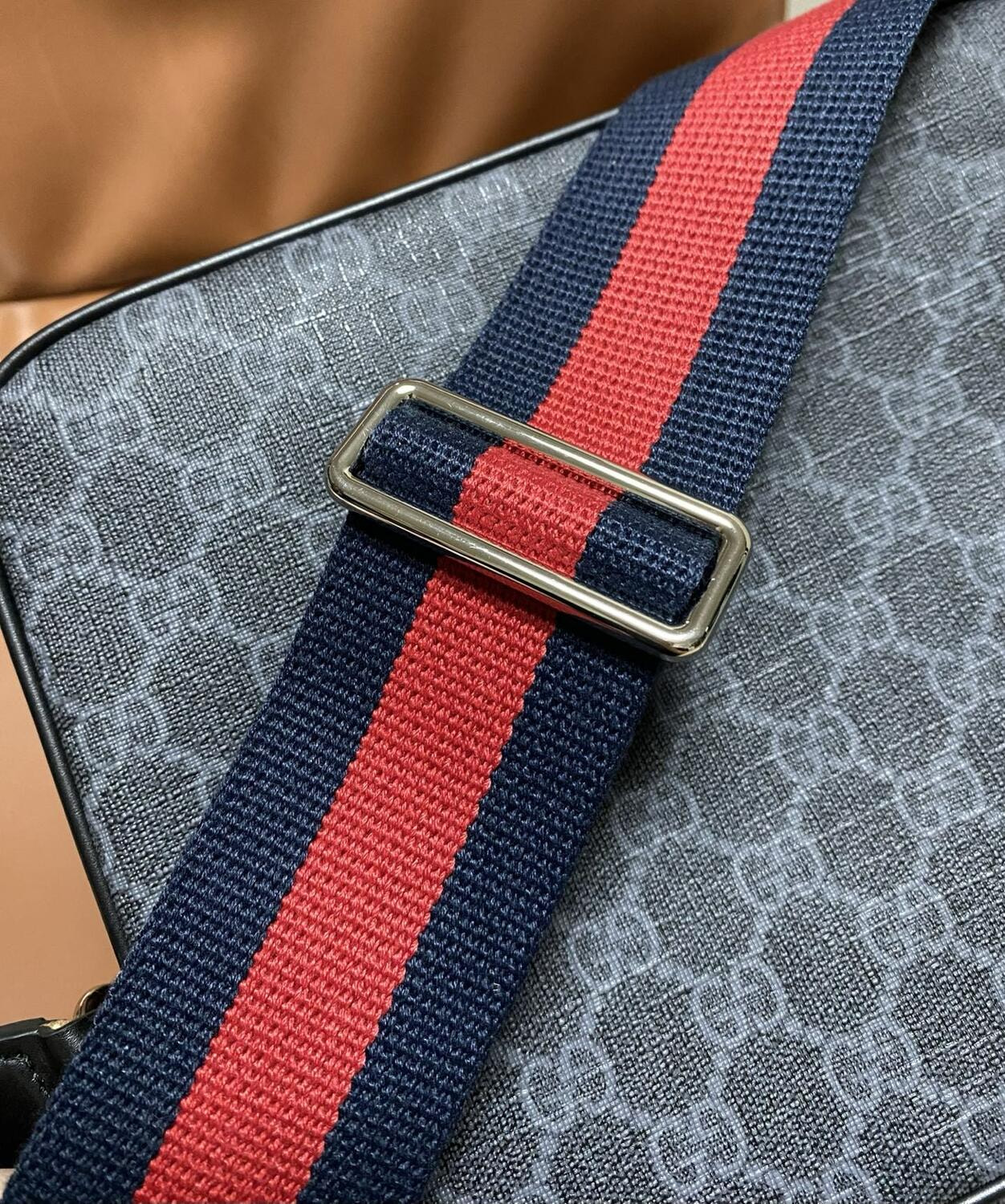 �����  GU��I OPHIDIA SMALL CROSSBODY BAG 2025 (����, ��� 8)