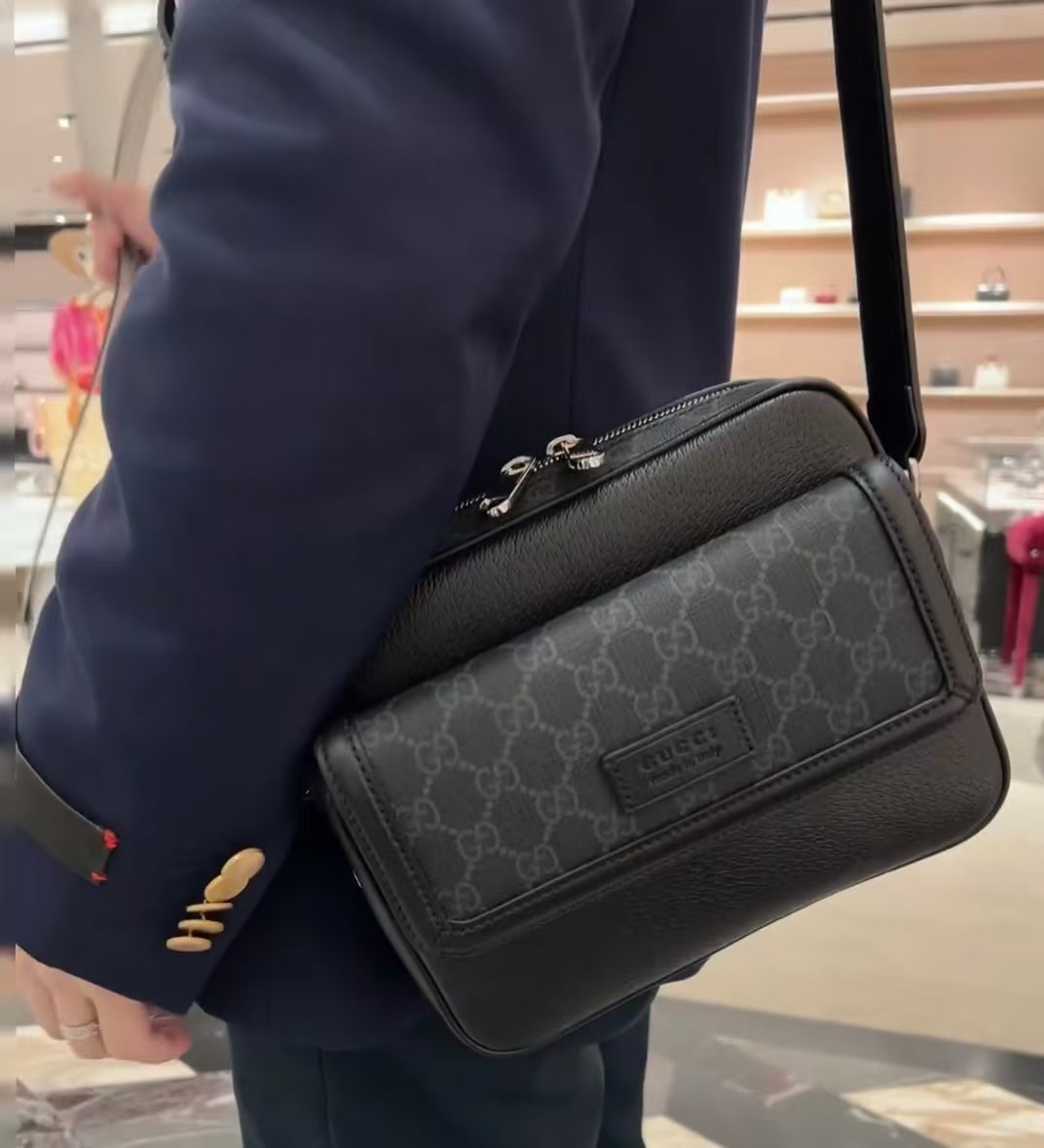 �����  GU��I OPHIDIA SMALL CROSSBODY BAG 2025 (����, ��� 1)