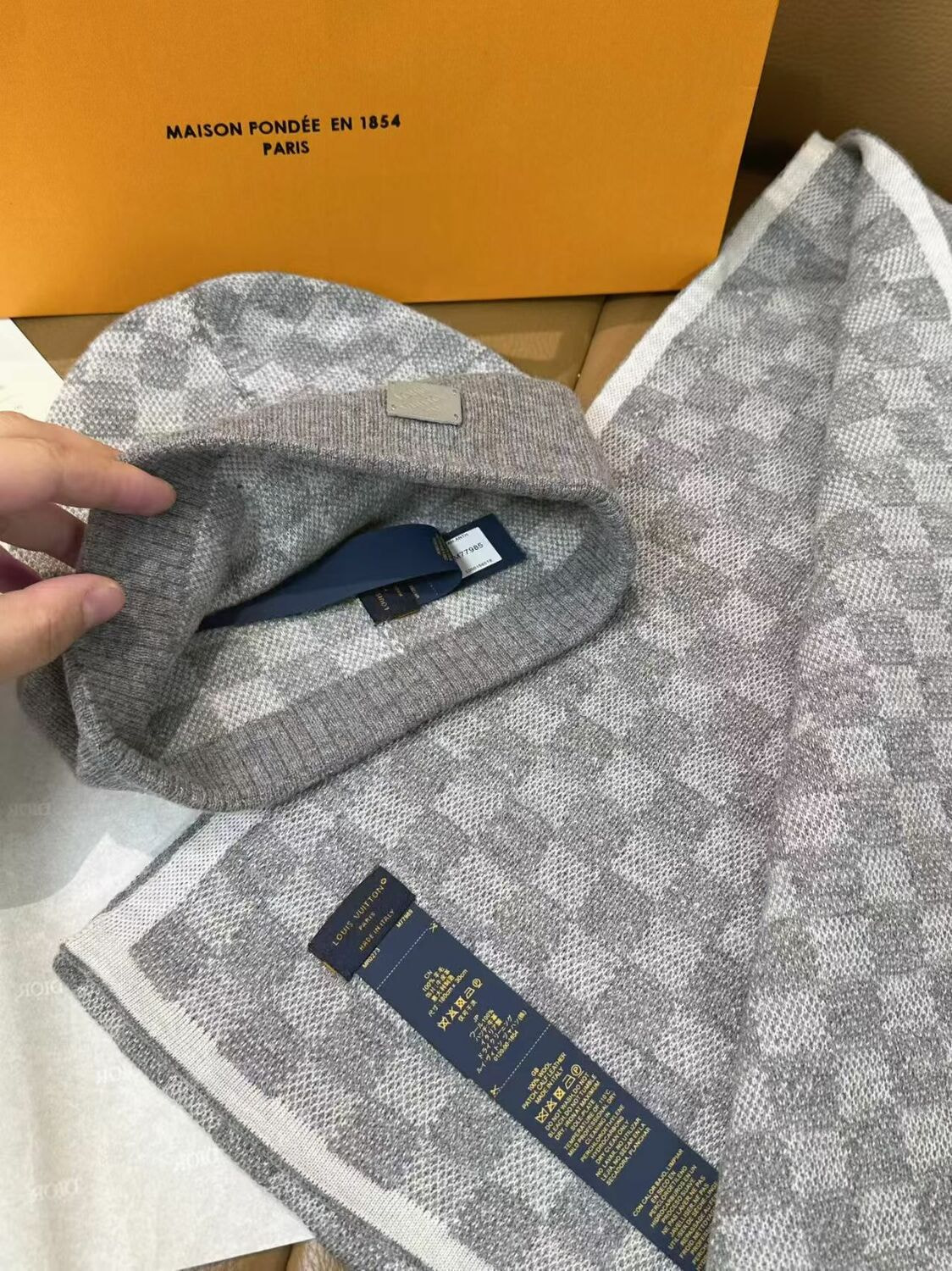 ����� � ���� L�UIS VUI���N (����, ��� 1)