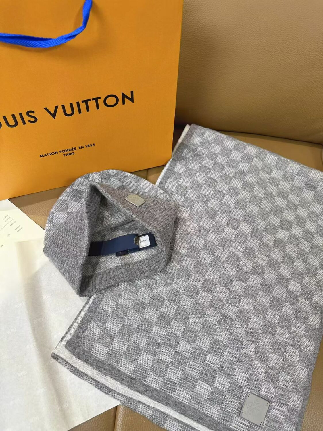 ����� � ���� L�UIS VUI���N (����, ��� 2)