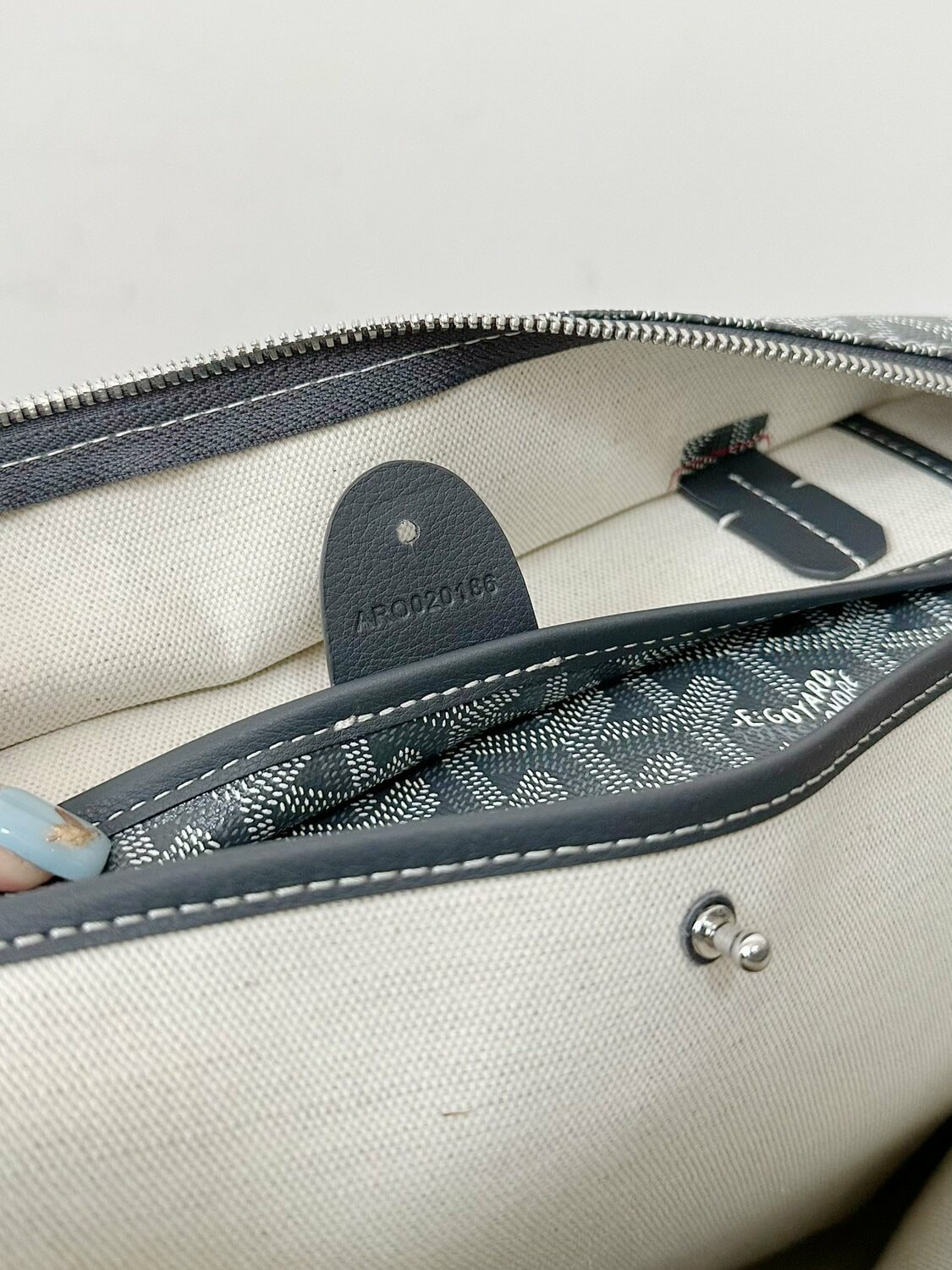 ����� Goy�rd Artois (����, ��� 6)