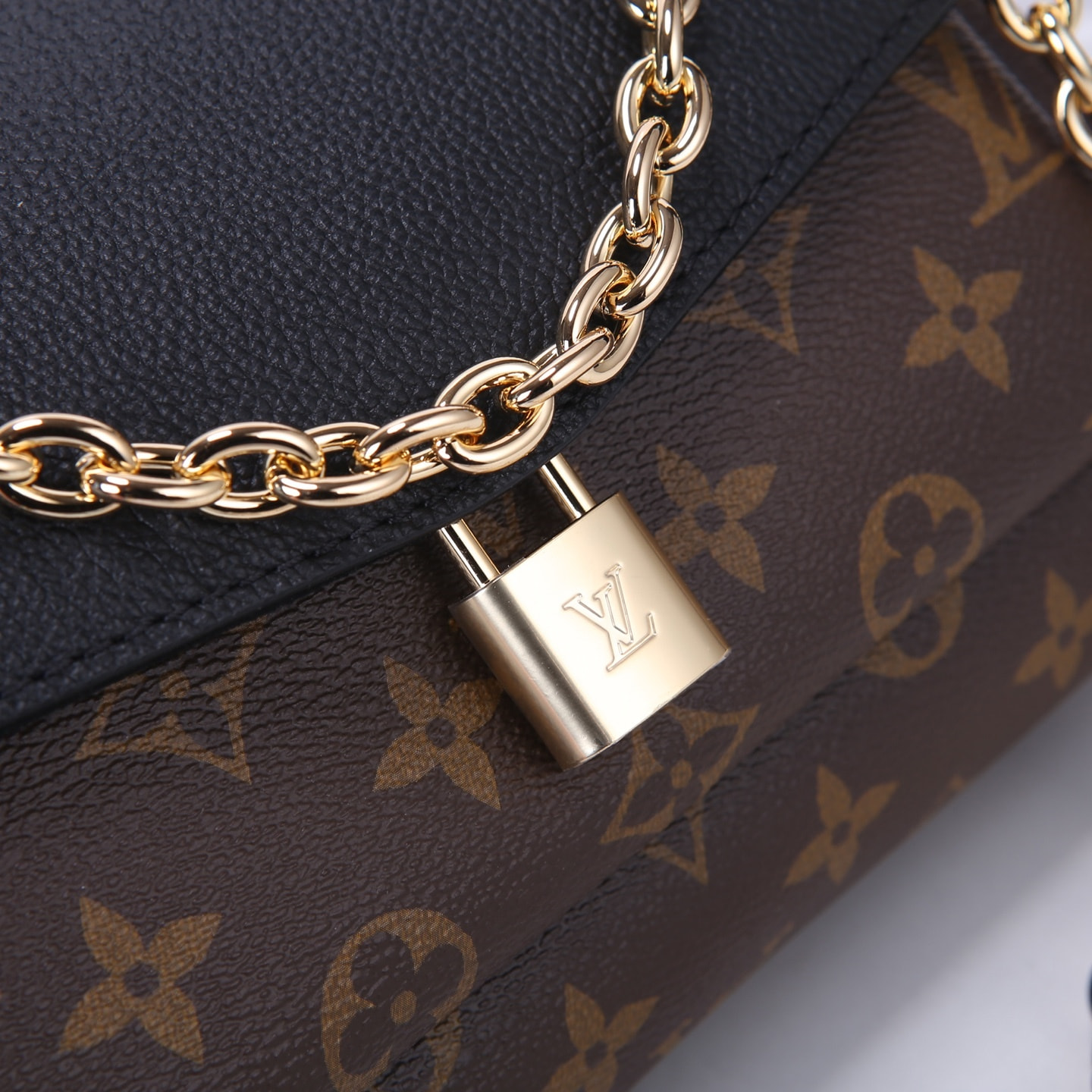 ����� ������� ������� L�UIS VUI���N S�INT-G�RM�IN (����, ��� 4)