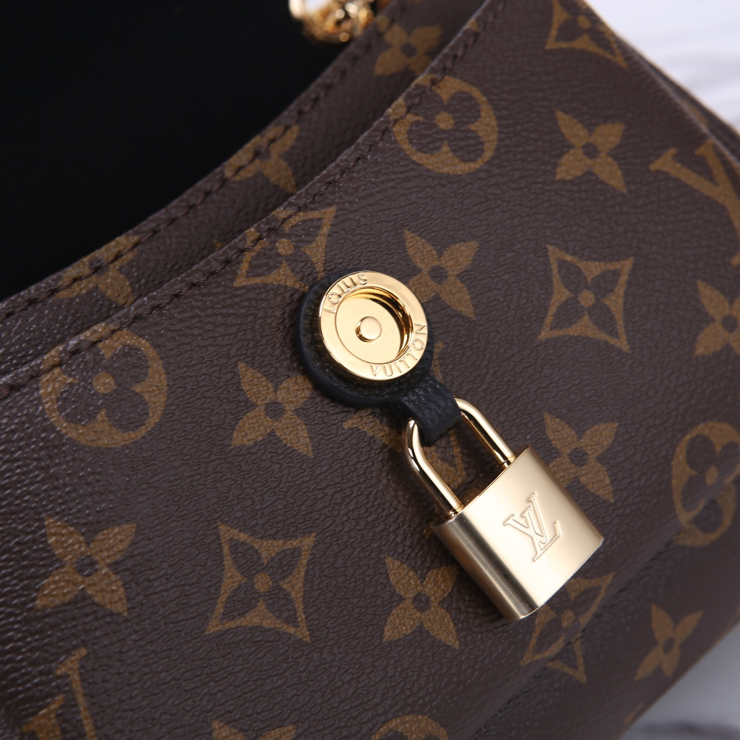 ����� ������� ������� L�UIS VUI���N S�INT-G�RM�IN (����, ��� 5)