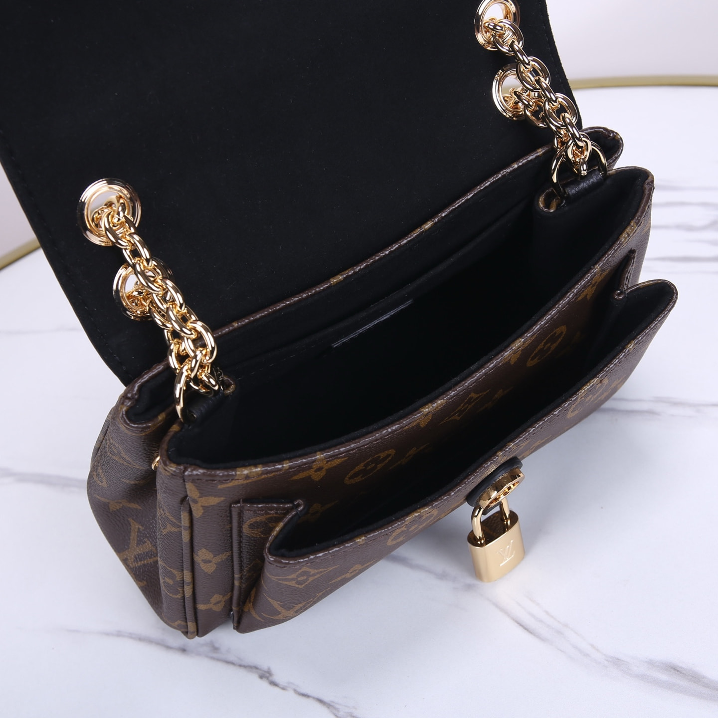 ����� ������� ������� L�UIS VUI���N S�INT-G�RM�IN (����, ��� 7)